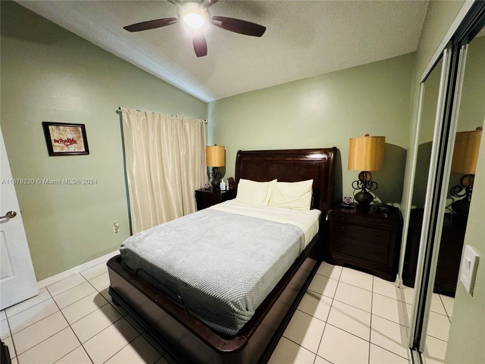 For Sale: $345,000 (2 beds, 1 baths, 710 Square Feet)