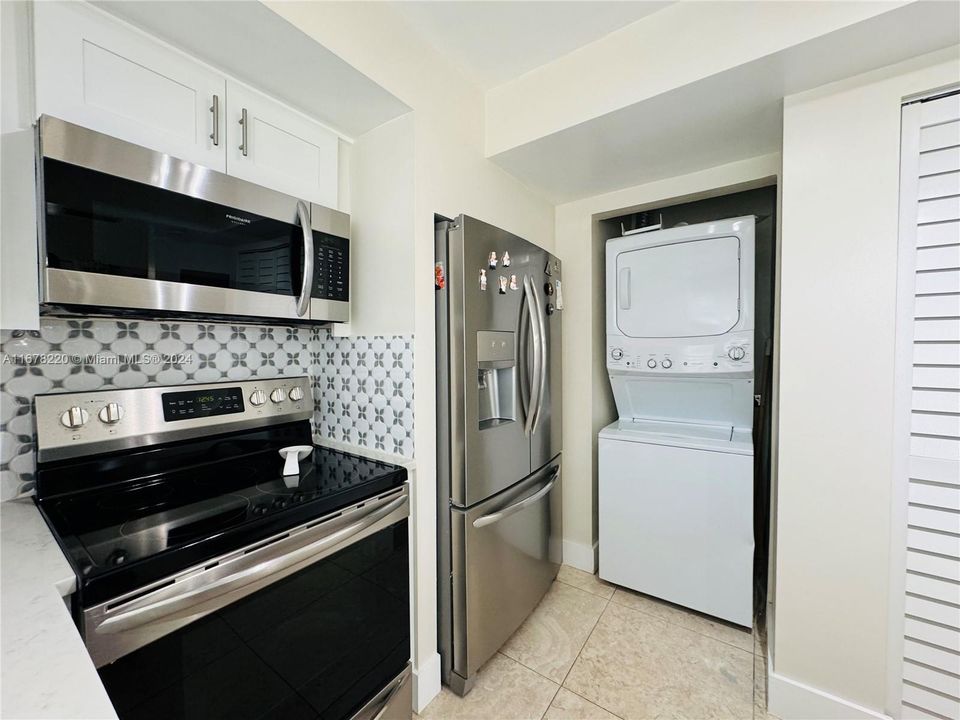 For Sale: $345,000 (2 beds, 1 baths, 710 Square Feet)