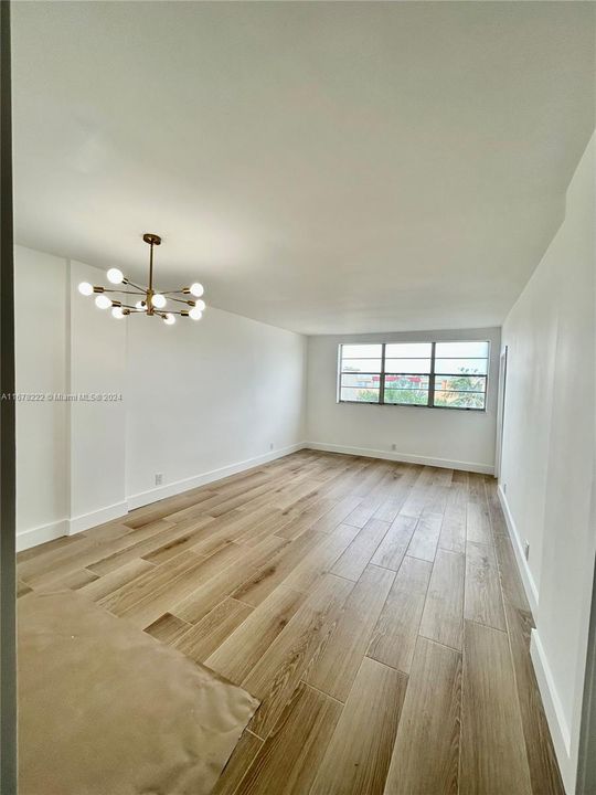 For Rent: $1,800 (1 beds, 1 baths, 732 Square Feet)