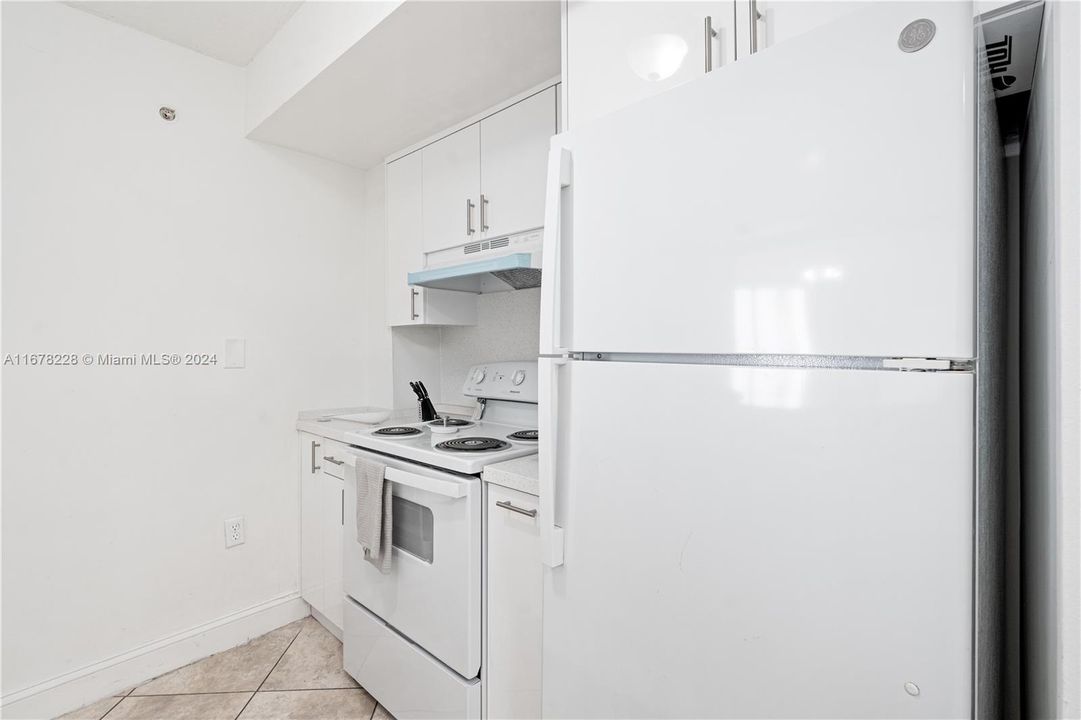 For Sale: $340,000 (3 beds, 2 baths, 1032 Square Feet)