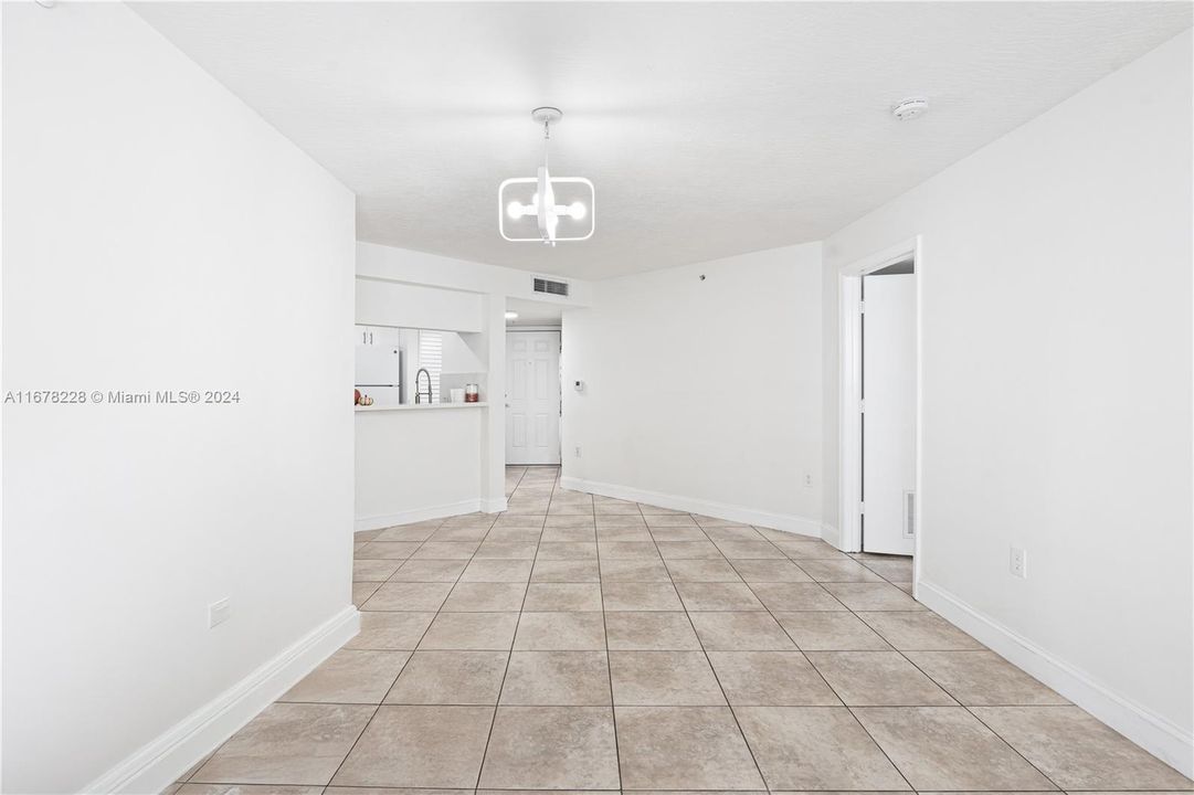 For Sale: $340,000 (3 beds, 2 baths, 1032 Square Feet)