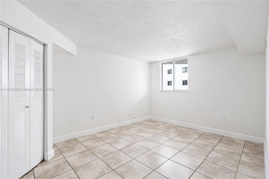 For Sale: $340,000 (3 beds, 2 baths, 1032 Square Feet)