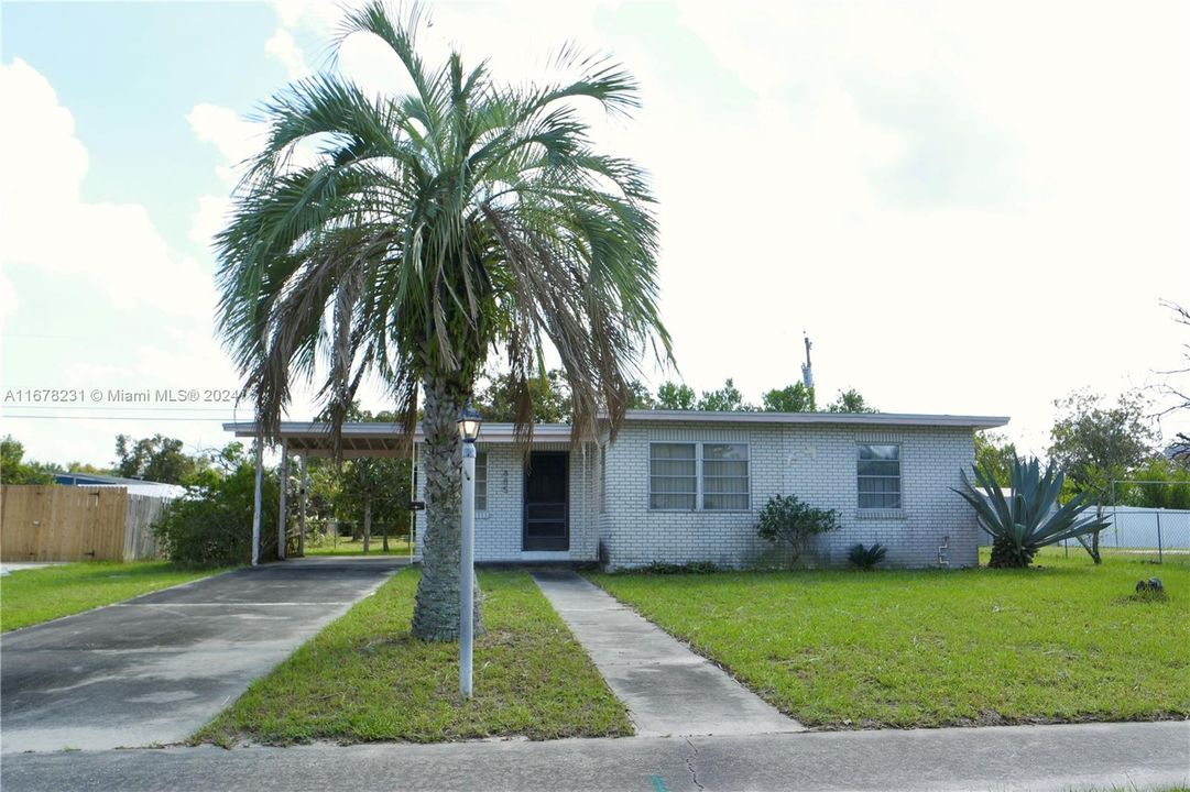 For Sale: $179,990 (2 beds, 1 baths, 767 Square Feet)