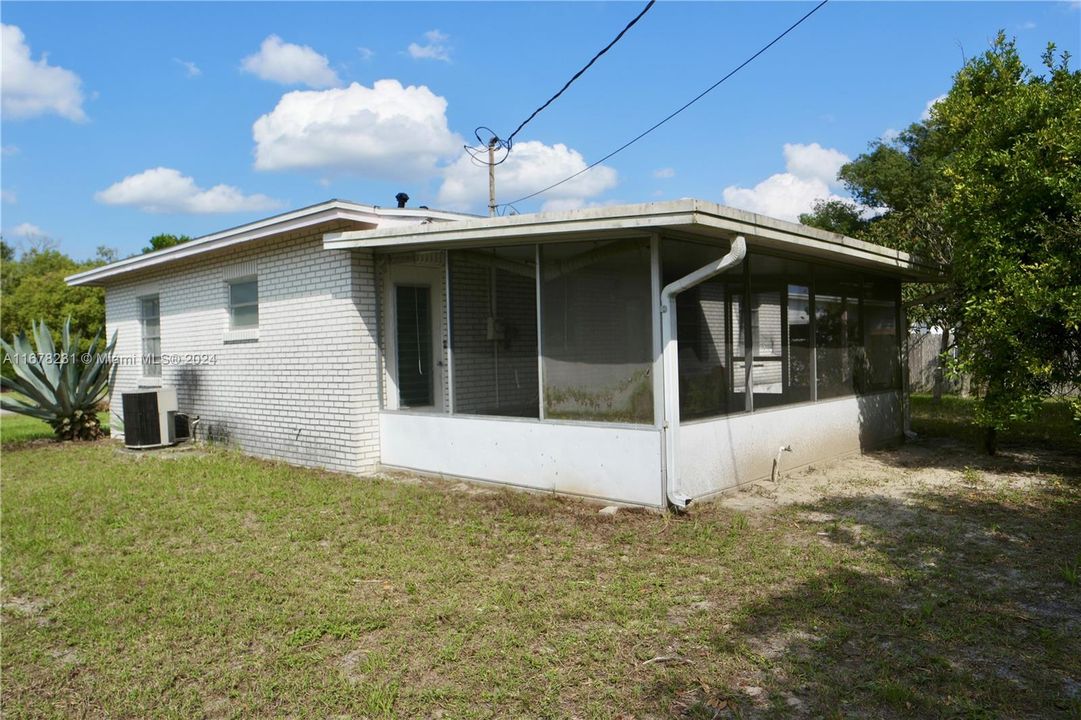 For Sale: $179,990 (2 beds, 1 baths, 767 Square Feet)