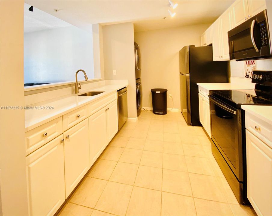 For Rent: $2,500 (1 beds, 1 baths, 719 Square Feet)