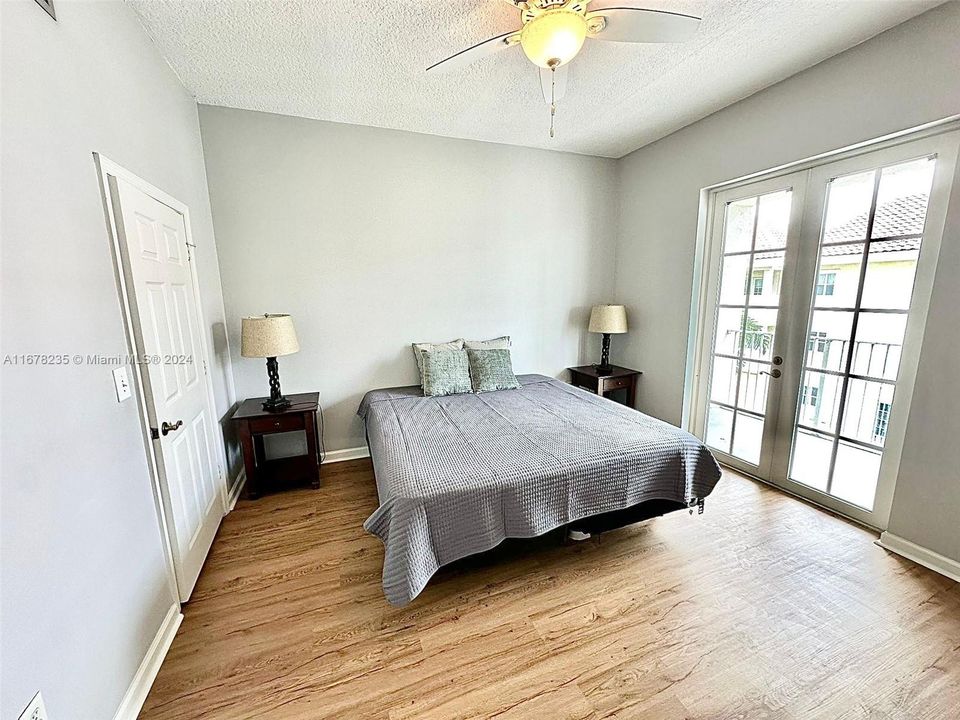 For Rent: $2,500 (1 beds, 1 baths, 719 Square Feet)