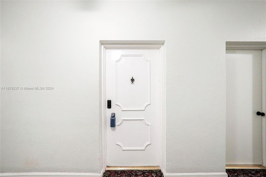 На продажу: $145,000 (2 спален, 2 ванн, 1030 Квадратных фут)