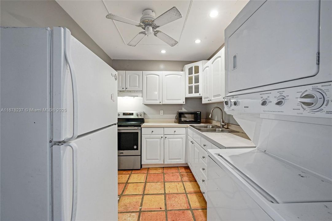 На продажу: $145,000 (2 спален, 2 ванн, 1030 Квадратных фут)