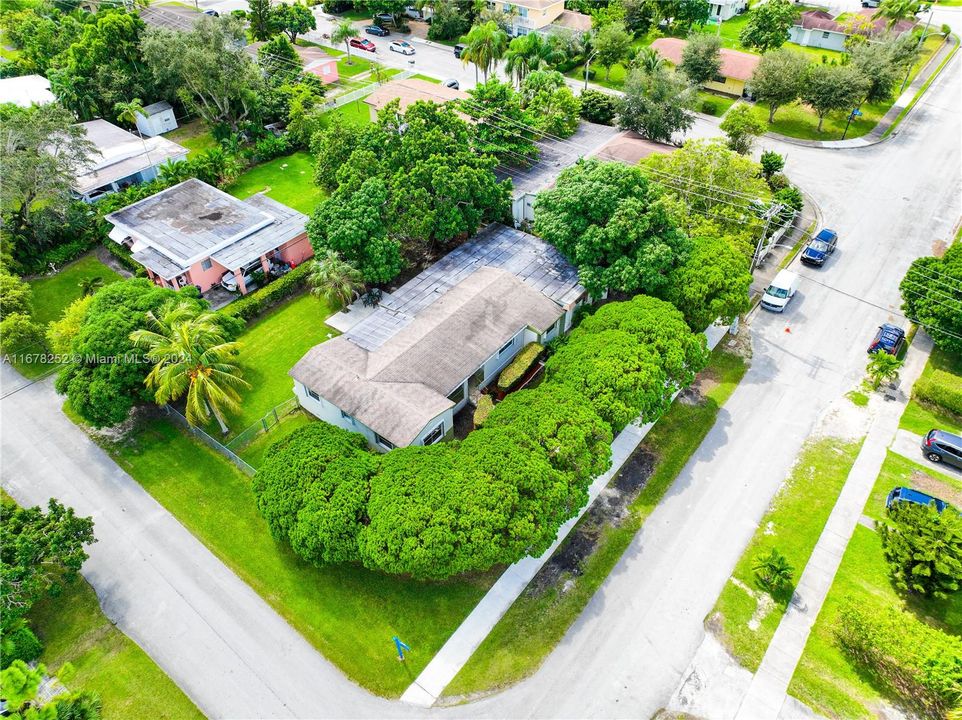 For Sale: $1,200,000 (4 beds, 2 baths, 2626 Square Feet)