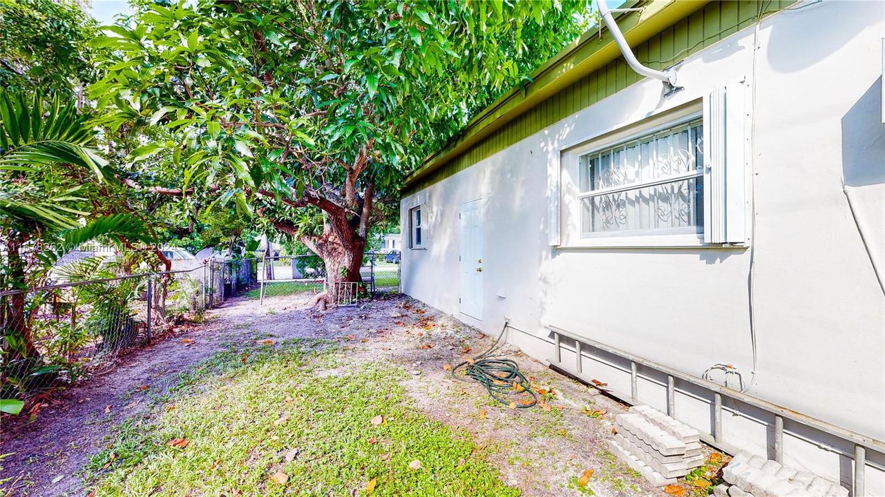 For Sale: $1,200,000 (4 beds, 2 baths, 2626 Square Feet)