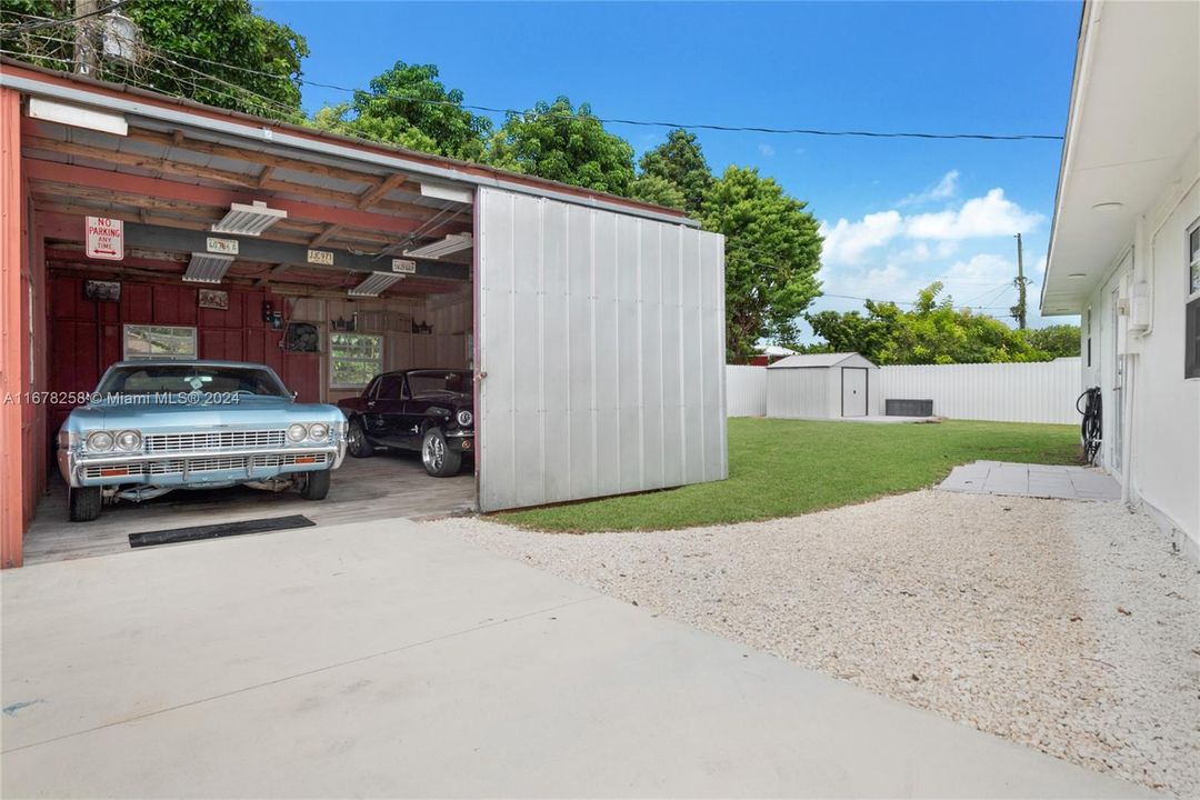 For Sale: $525,000 (3 beds, 2 baths, 1302 Square Feet)