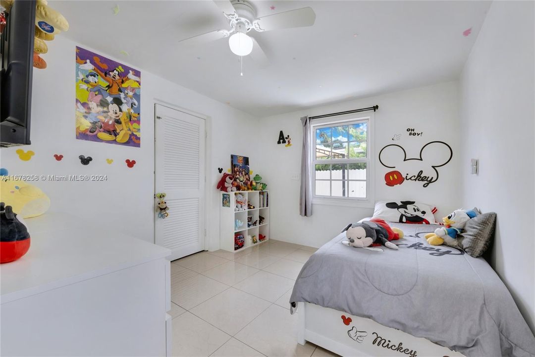 For Sale: $525,000 (3 beds, 2 baths, 1302 Square Feet)