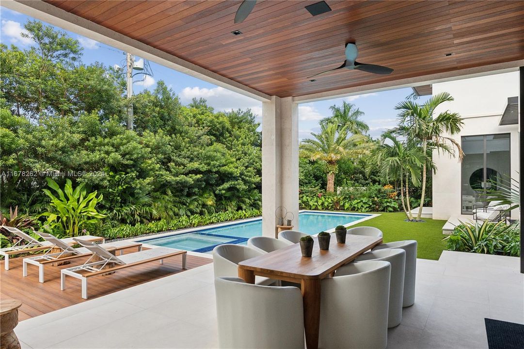 Cabana Bath