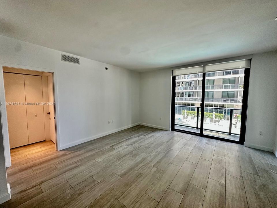 For Rent: $3,300 (1 beds, 1 baths, 609 Square Feet)