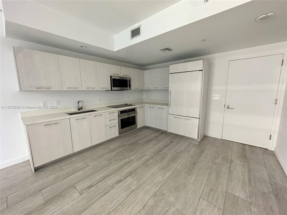 For Rent: $3,300 (1 beds, 1 baths, 609 Square Feet)