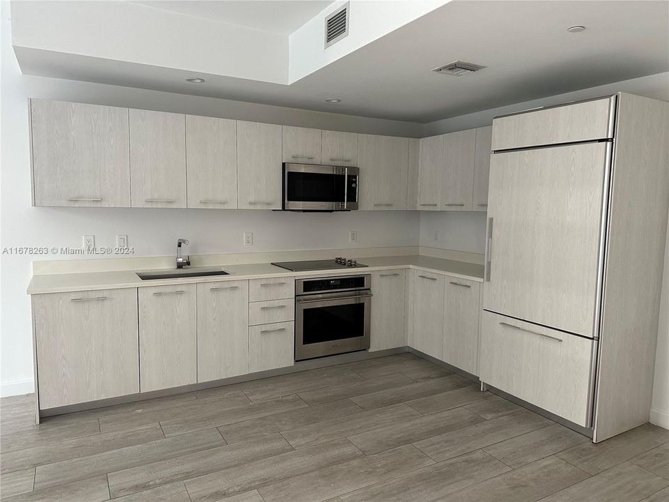 For Rent: $3,300 (1 beds, 1 baths, 609 Square Feet)