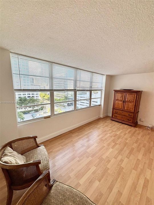 For Rent: $2,600 (1 beds, 1 baths, 580 Square Feet)