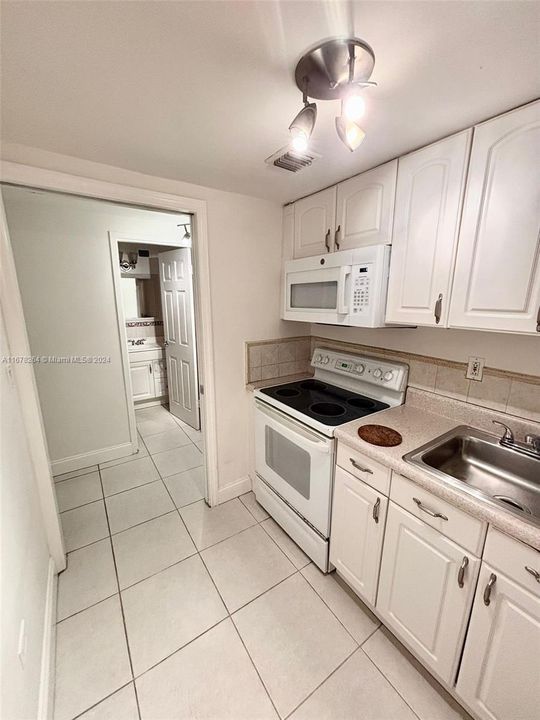 For Rent: $2,600 (1 beds, 1 baths, 580 Square Feet)