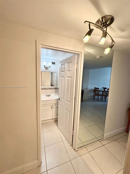 For Rent: $2,600 (1 beds, 1 baths, 580 Square Feet)