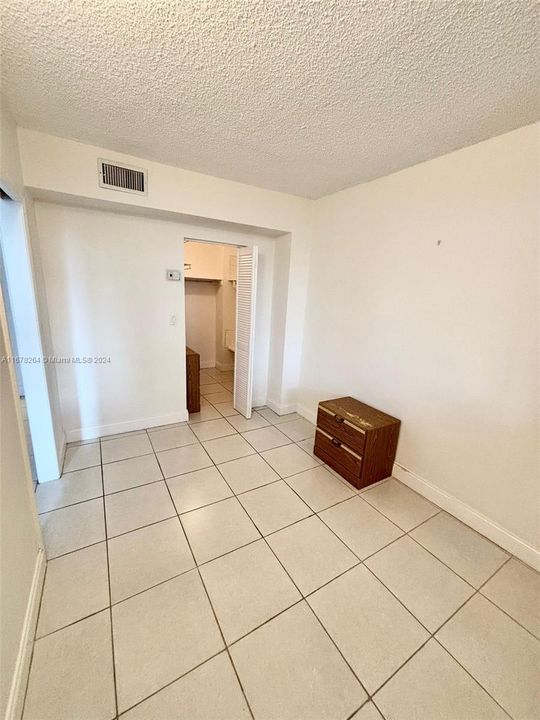 For Rent: $2,600 (1 beds, 1 baths, 580 Square Feet)