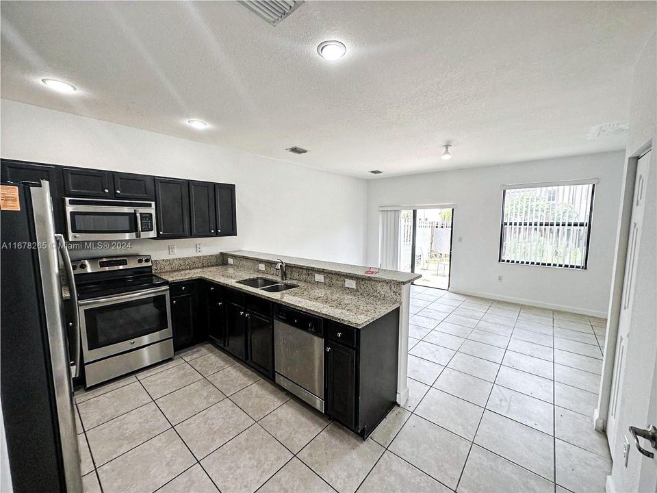 For Rent: $2,900 (3 beds, 2 baths, 1506 Square Feet)