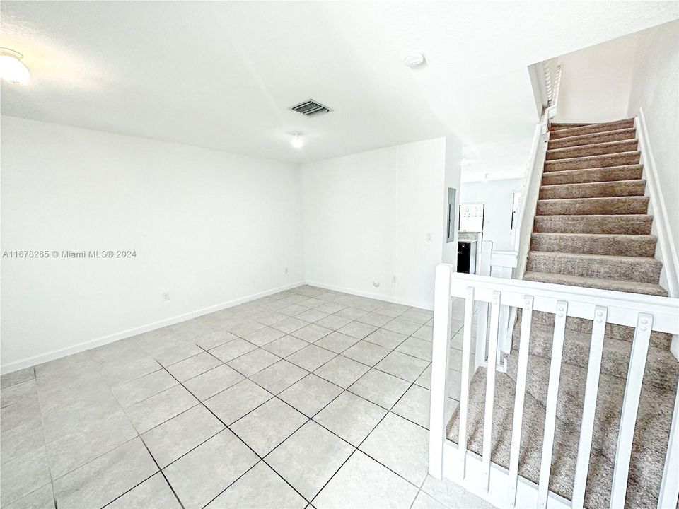 For Rent: $2,900 (3 beds, 2 baths, 1506 Square Feet)