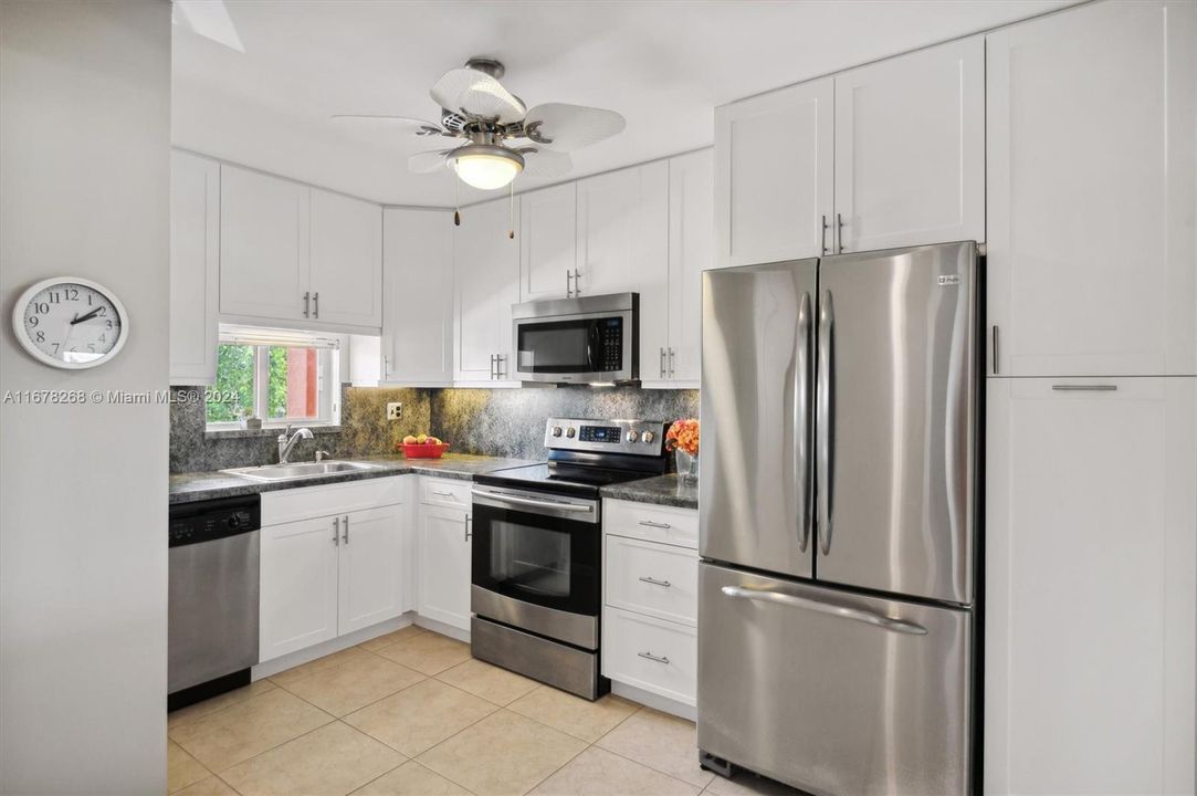 For Sale: $235,000 (2 beds, 2 baths, 1170 Square Feet)