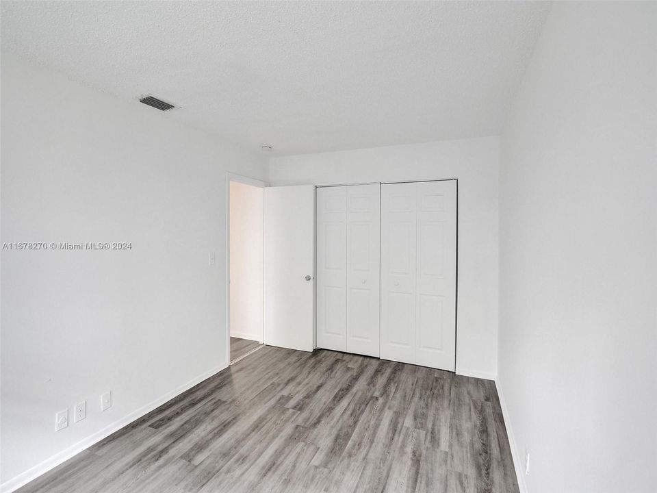 For Rent: $2,600 (3 beds, 1 baths, 3819 Square Feet)