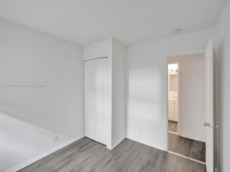 For Rent: $2,600 (3 beds, 1 baths, 3819 Square Feet)