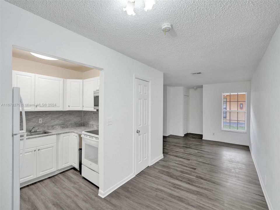 For Rent: $2,600 (3 beds, 1 baths, 3819 Square Feet)