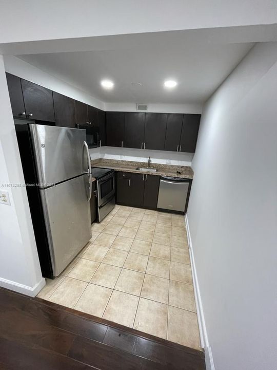 For Rent: $1,875 (2 beds, 1 baths, 953 Square Feet)