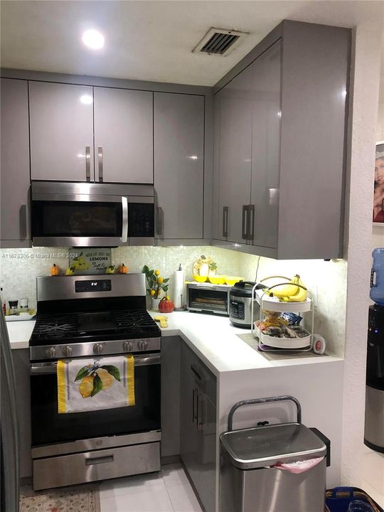 En Venta: $449,900 (3 camas, 1 baños, 864 Pies cuadrados)