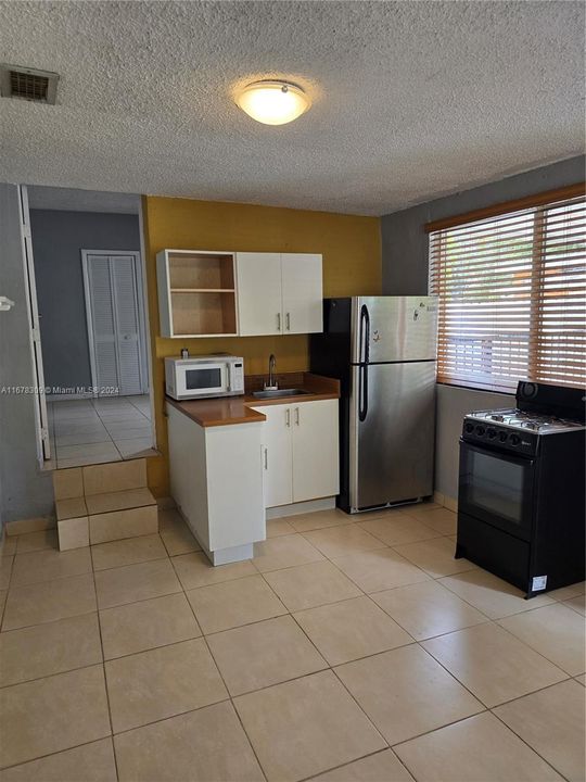 For Rent: $1,400 (1 beds, 1 baths, 928 Square Feet)