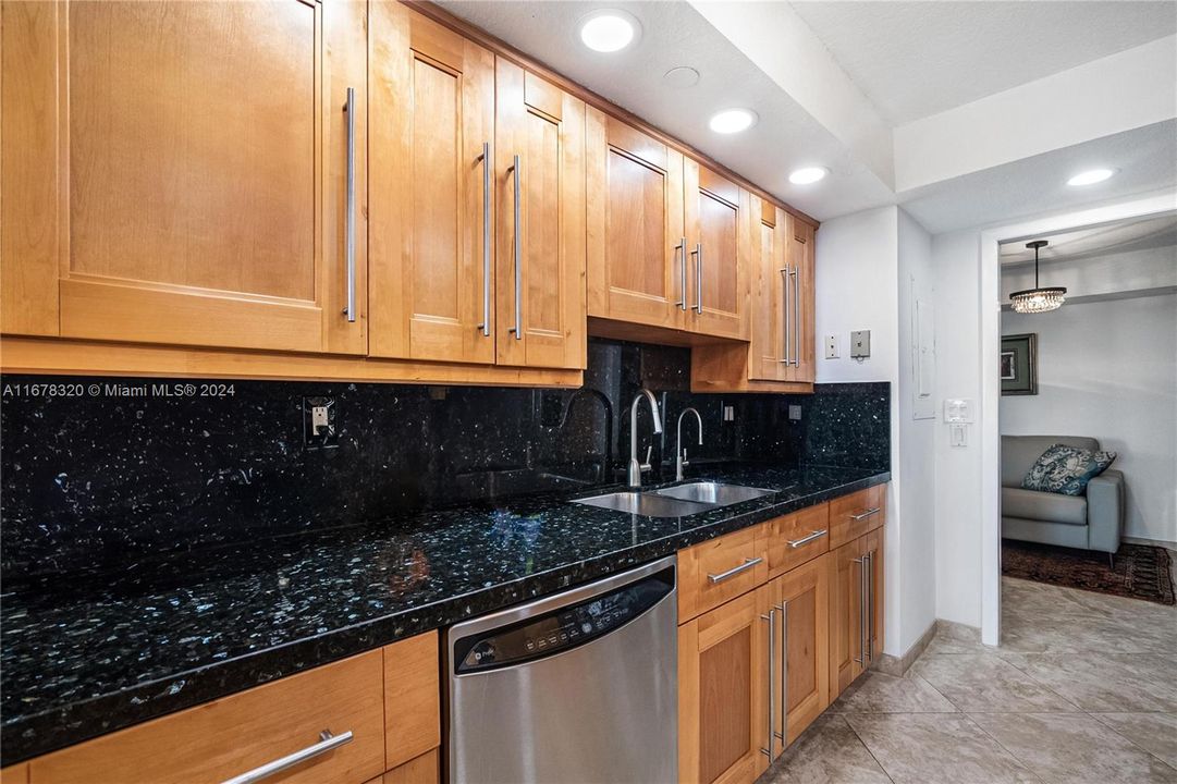 For Sale: $399,000 (1 beds, 1 baths, 1200 Square Feet)