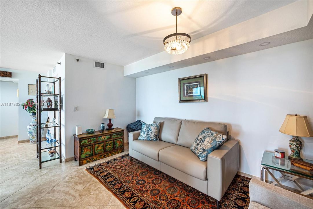 For Sale: $399,000 (1 beds, 1 baths, 1200 Square Feet)