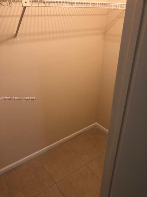 For Rent: $2,200 (2 beds, 2 baths, 933 Square Feet)