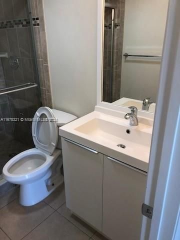 For Rent: $2,200 (2 beds, 2 baths, 933 Square Feet)