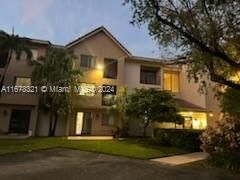 For Rent: $2,200 (2 beds, 2 baths, 933 Square Feet)