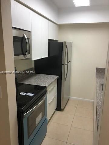 For Rent: $2,200 (2 beds, 2 baths, 933 Square Feet)