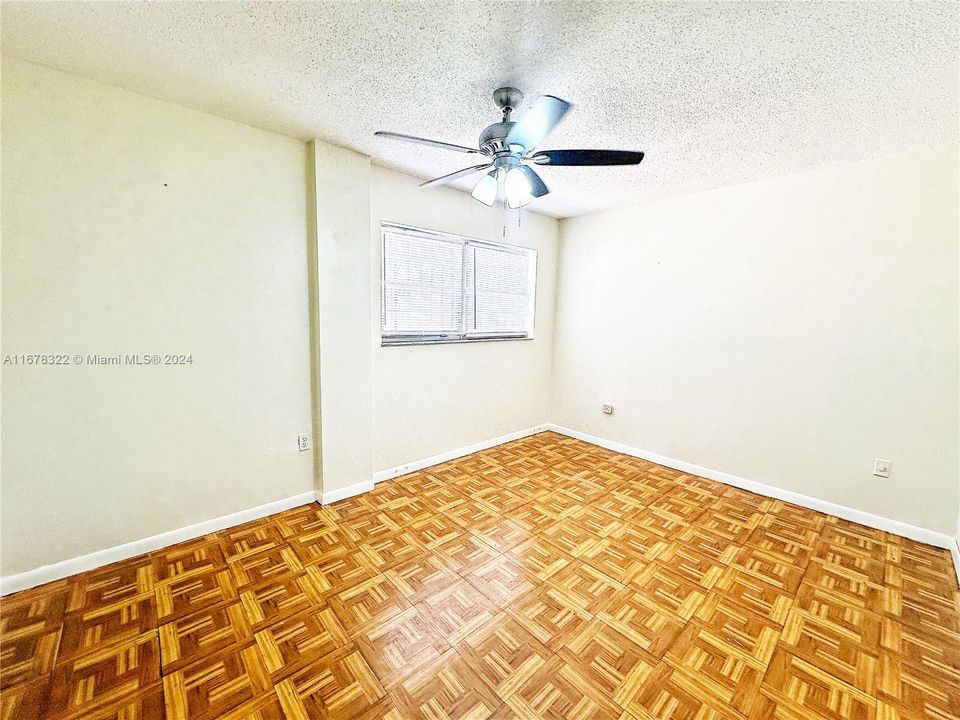 For Rent: $2,300 (2 beds, 2 baths, 870 Square Feet)