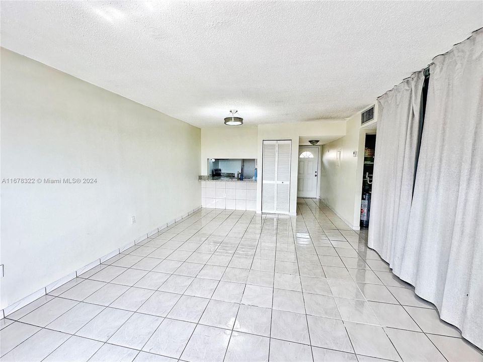 For Rent: $2,300 (2 beds, 2 baths, 870 Square Feet)