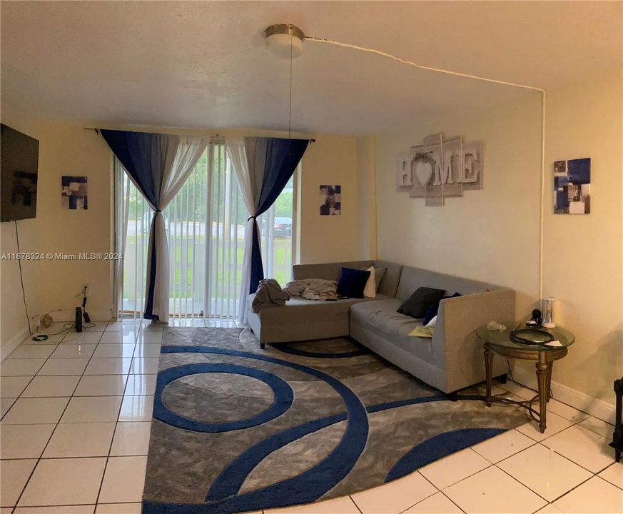 For Sale: $199,000 (2 beds, 2 baths, 1087 Square Feet)