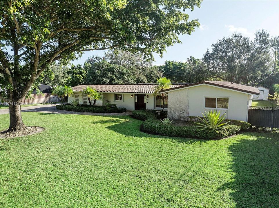 For Sale: $1,250,000 (3 beds, 2 baths, 1564 Square Feet)