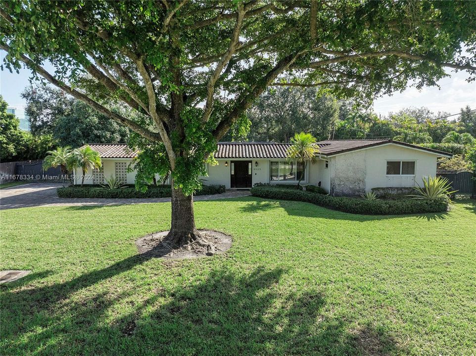 For Sale: $1,250,000 (3 beds, 2 baths, 1564 Square Feet)