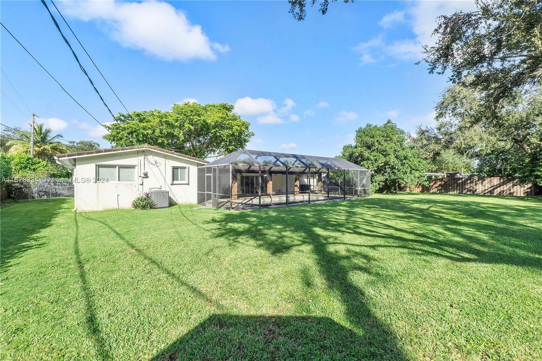 For Sale: $1,250,000 (3 beds, 2 baths, 1564 Square Feet)