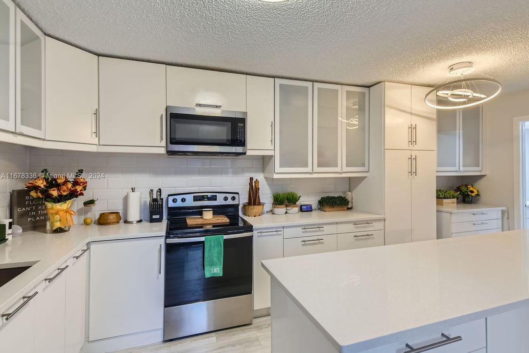 For Sale: $465,000 (2 beds, 2 baths, 1264 Square Feet)