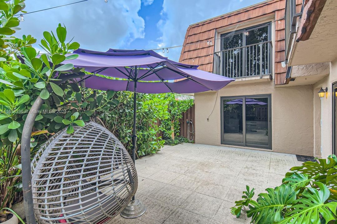 For Sale: $465,000 (2 beds, 2 baths, 1264 Square Feet)