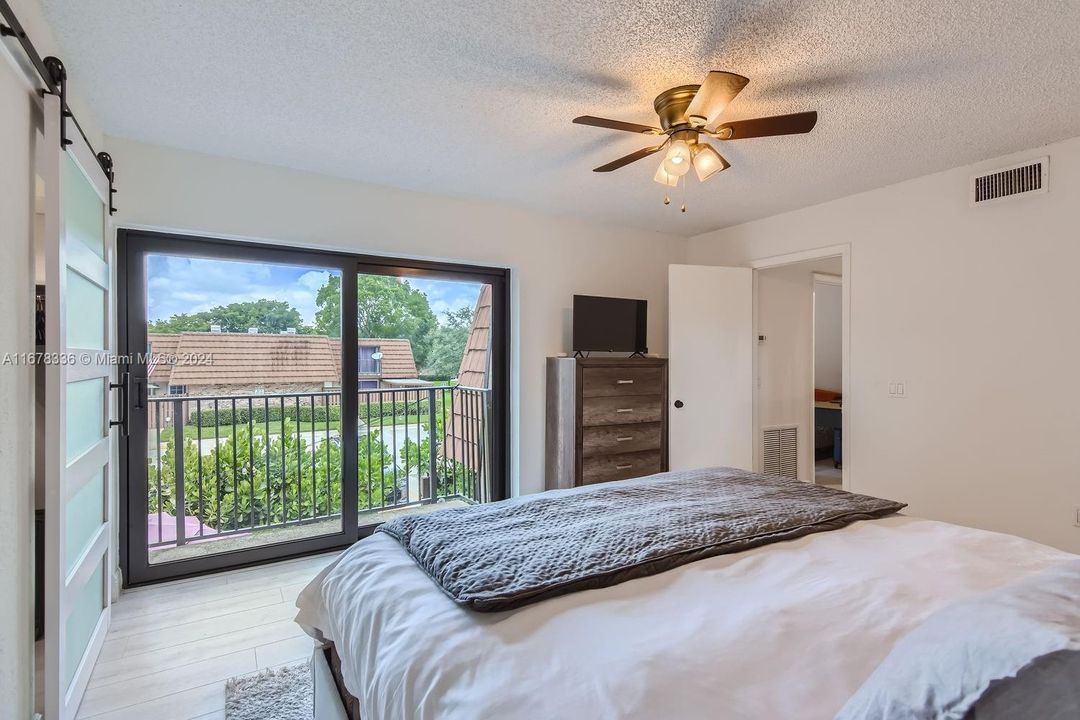 For Sale: $465,000 (2 beds, 2 baths, 1264 Square Feet)