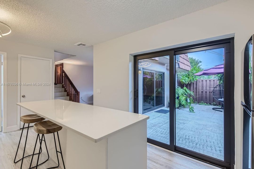 For Sale: $465,000 (2 beds, 2 baths, 1264 Square Feet)