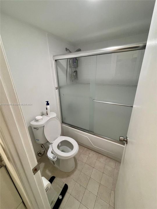 For Rent: $2,600 (1 beds, 2 baths, 912 Square Feet)